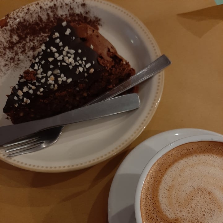 photo of Sweet Irene Sweet Chocolate Cake shared by @giuliaap on  31 Mar 2022 - review