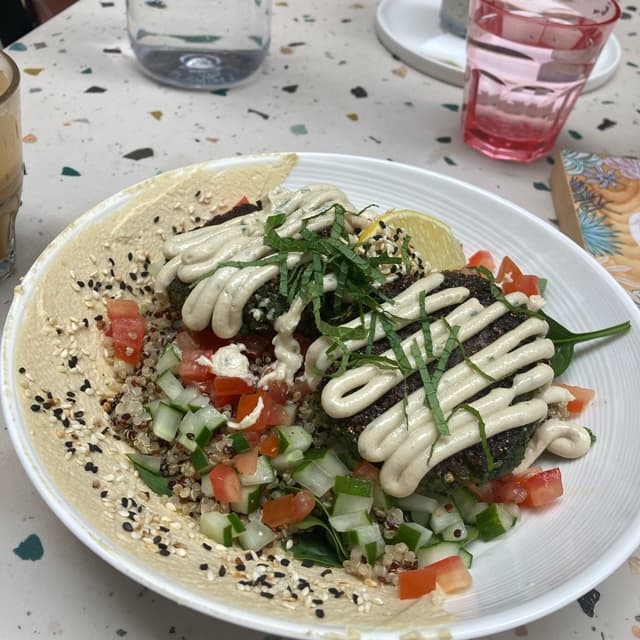 菜肴“Falafel Tabbouleh”的照片