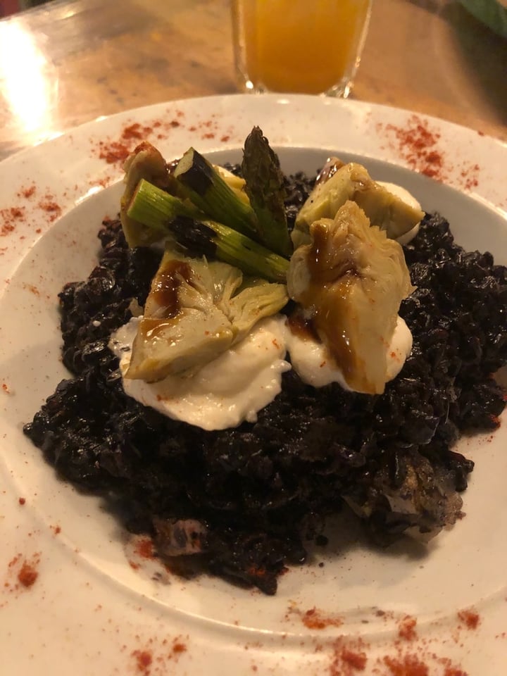review photo of VEGA Arroz Negro Con "Calamares", Alcachofas Y Espárragos Con Alioli De Ajo Dulce shared by @anitagmer on 09 Feb 2020 - review