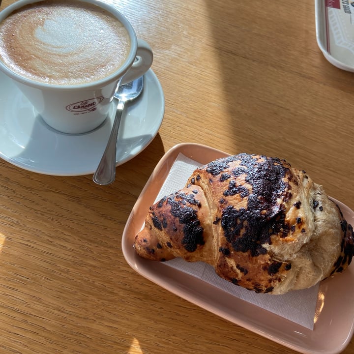 photo of Pangea Caffè & Bistrot Croissant al cioccolato shared by @francescagallesi on  26 Apr 2022 - review