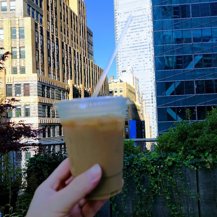 liberty-bagels-midtown-manhattan-new-york-united-states-iced-coffee