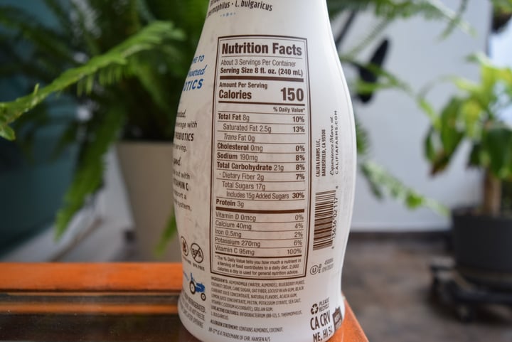 review photo of Califia Farms Probiotic Dairy Free Yogurt Drink Super Berry shared by @andrearebeca on 15 Apr 2021 - review