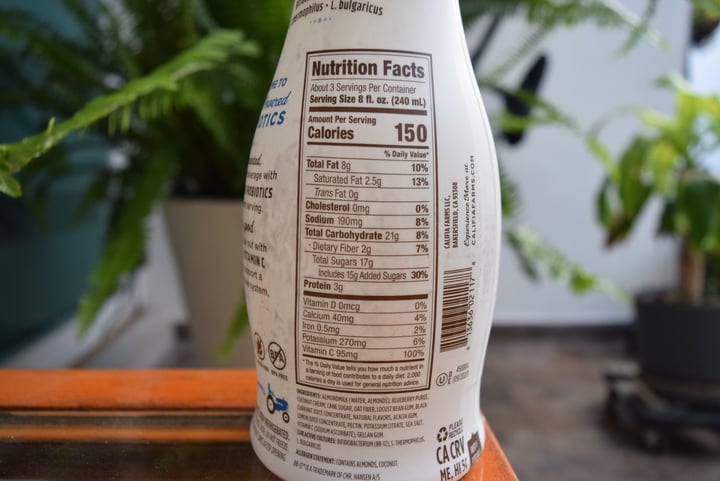 photo of Califia Farms Probiotic Dairy Free Yogurt Drink Super Berry shared by @andrearebeca on  15 Apr 2021 - review