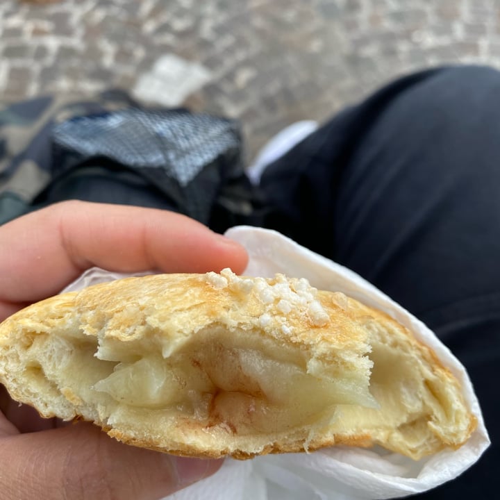 review photo of O Grin brioche crema e amarene shared by @nunziaveganok on 15 Nov 2022 - review