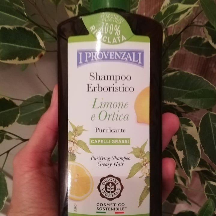 photo of I Provenzali Shampoo Erboristico Limone e Ortica shared by @martibi on  28 Jan 2022 - review