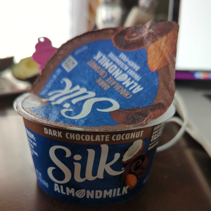 photo of Silk Almondmilk Coconut Chocolate Yogurt Alternative shared by @jennysneal on  30 Nov 2021 - review