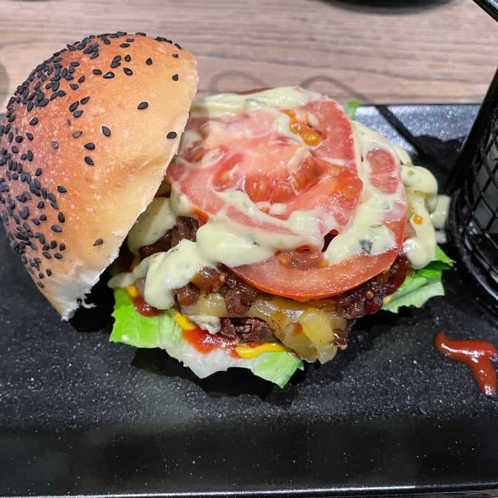 photo of Hudsons The Burger Joint (Stellenbosch) The Scheckter's Raw Burger shared by @thehumblechickpea on  21 May 2021 - review