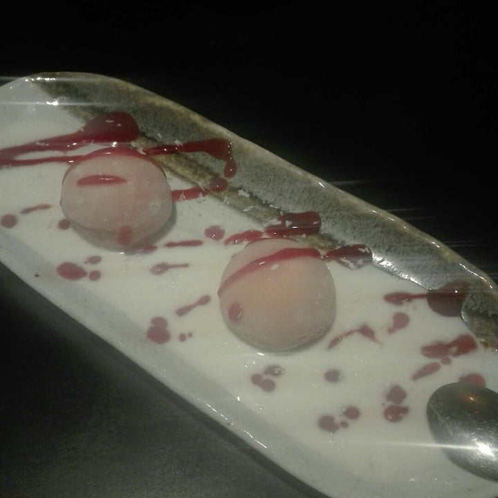 review photo of Cat Tuong Strawberry Mochi Ice Cream shared by @mrjonnyluck on 11 Feb 2020 - review
