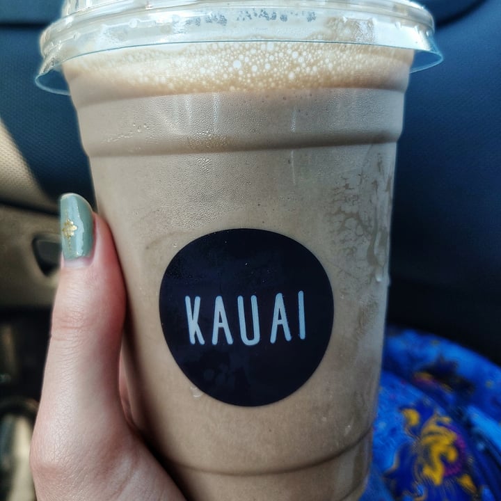 photo of KAUAI Plant Peanut butter bomb smoothie shared by @veganonthesavannah on  04 May 2021 - review
