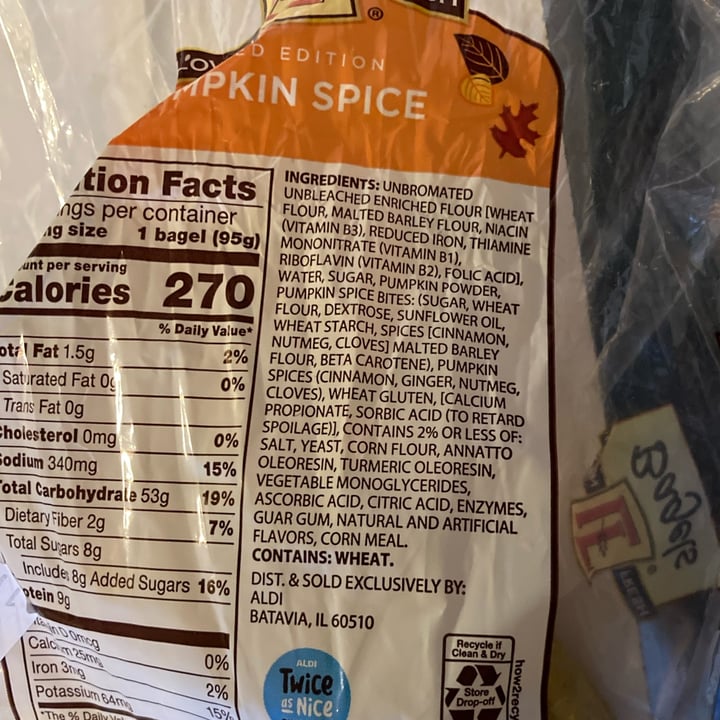 review photo of L’oven Fresh Pumpkin Spice Bagels shared by @alphanumer1c on 06 Nov 2021 - review