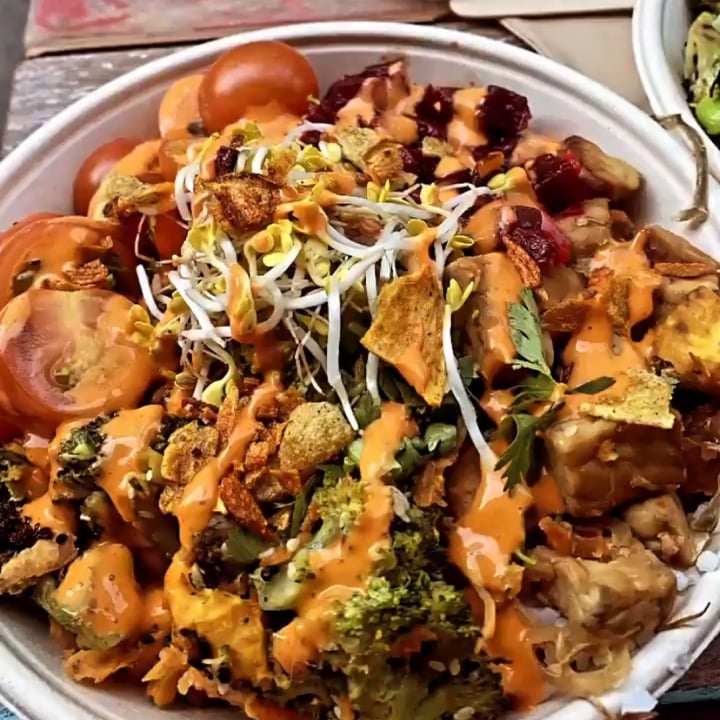 review photo of Kahuna PokƩ Bros. DOWNTOWN Rice & Tempeh Bowl shared by @anett9 on 09 Oct 2021 - review