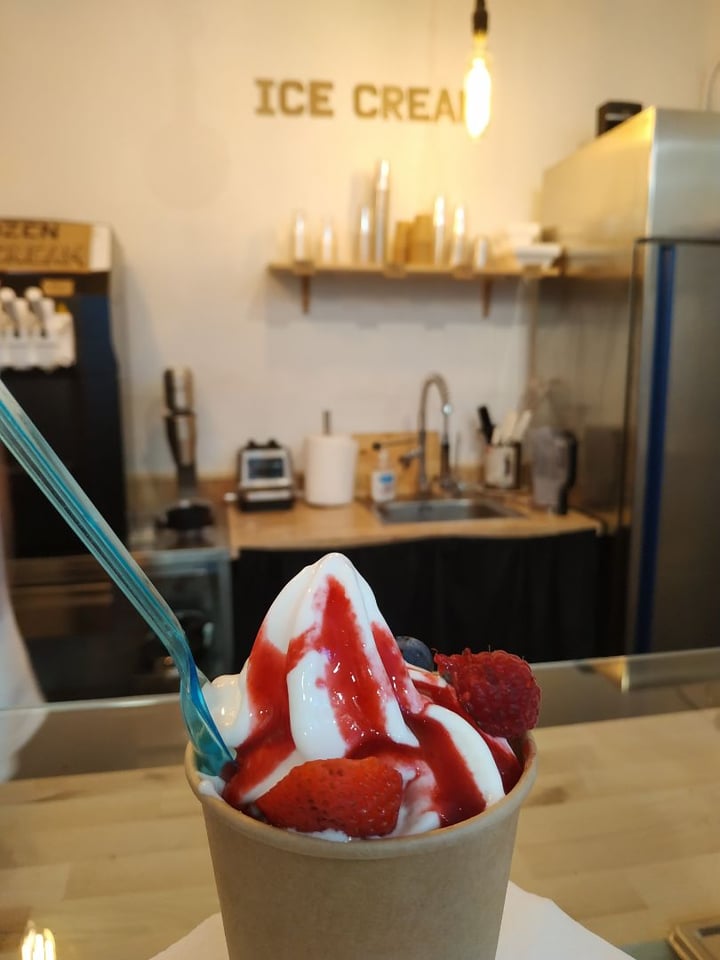 photo of The Cream Bcn Helado con frutos rojos shared by @youeatveggie on  26 Mar 2020 - review