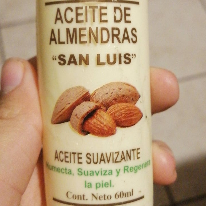 photo of Laboratorios san luis Aceite De Almendras shared by @lizzzie on  11 Nov 2021 - review