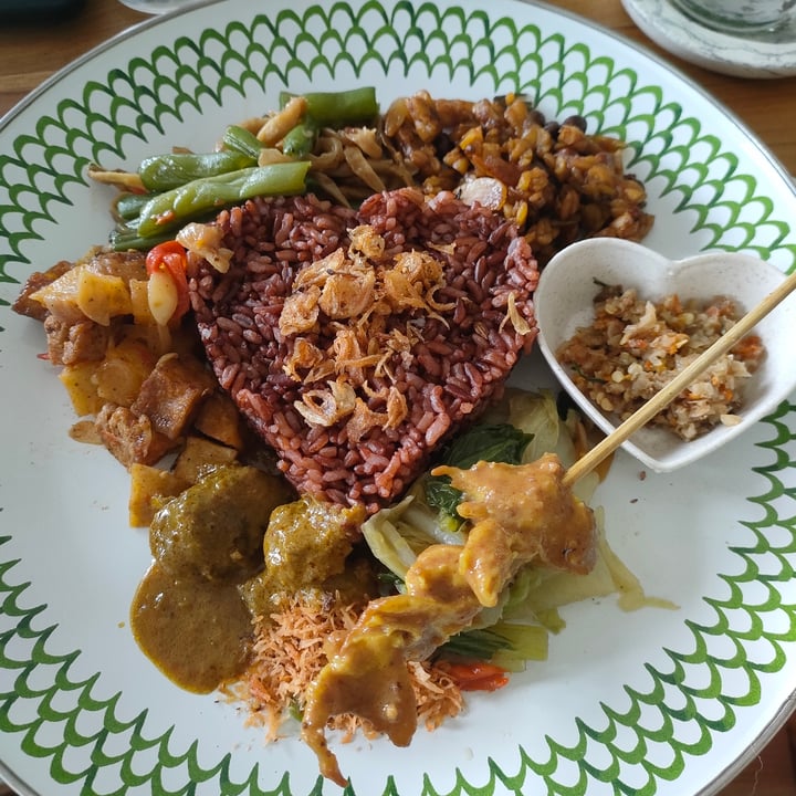 review photo of Warung Dua Hati Nasi Campur Dua Hati shared by @isshappy on 02 Feb 2022 - review