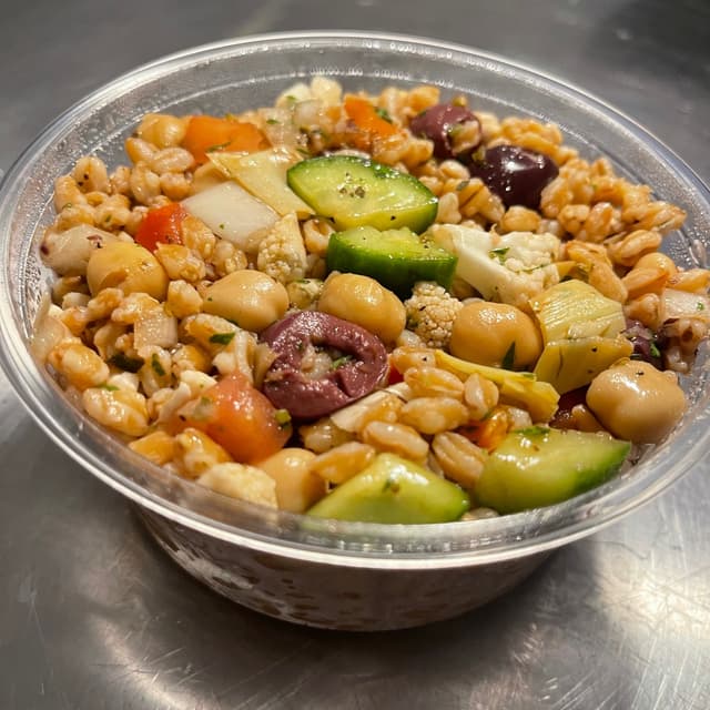 菜肴“Greek Farro Salad”的照片