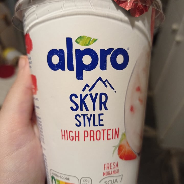 review photo of Alpro Fresa Morango Soja Skyr Style High Protein shared by @flordotoxo on 13 Nov 2020 - review
