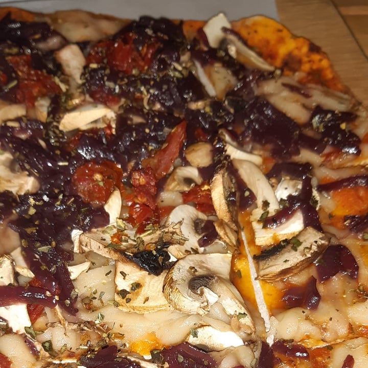 photo of Waverley Hills Restaurant Vegan Pizza shared by @letschoosecompassion on  14 Apr 2022 - review