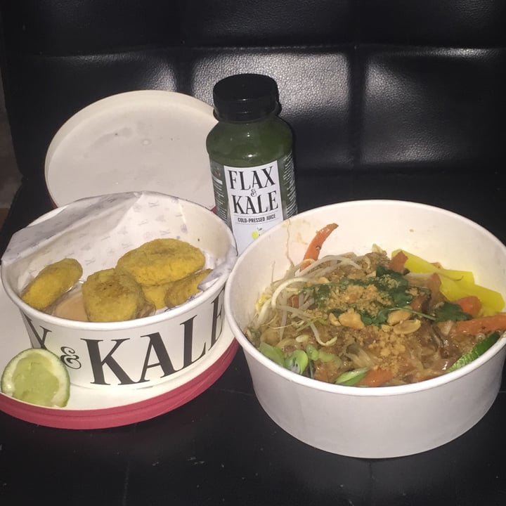 photo of Flax and Kale La Roca Pad thay vegano shared by @pakush on  12 Mar 2022 - review
