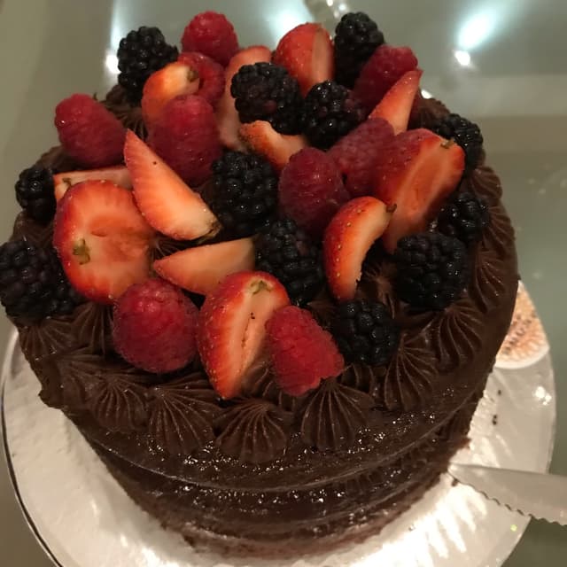 Foto do prato “Pastel de chocolate y frutos rojos”