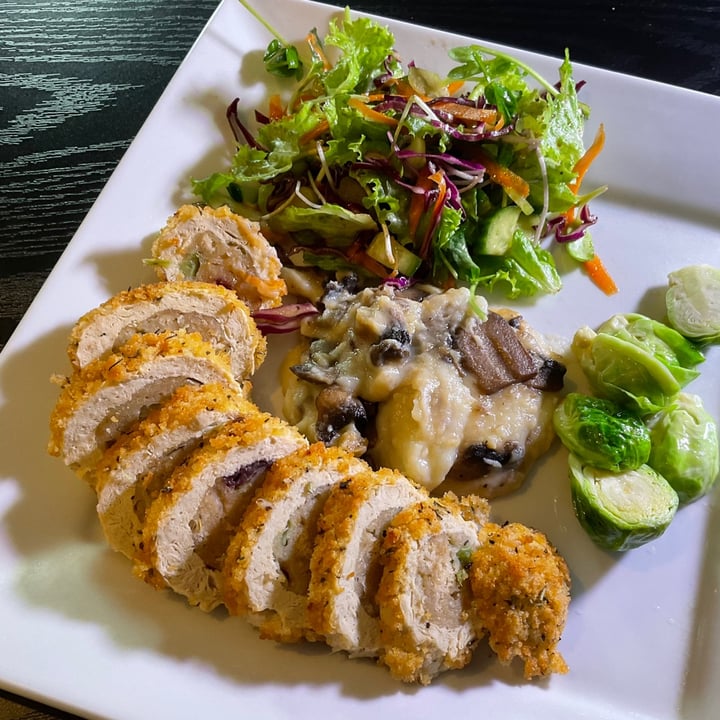 review photo of Gardein Turk'y Roast shared by @schmoozequeen on 08 Dec 2022 - review