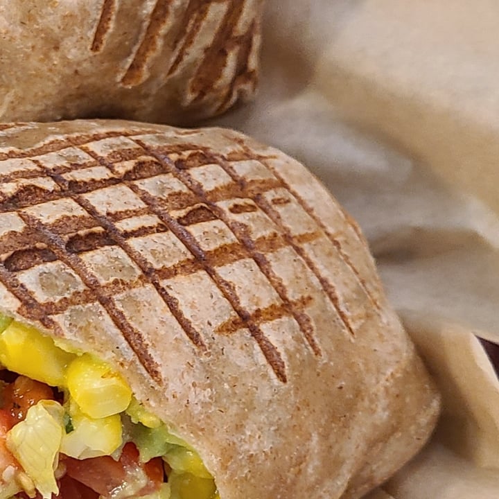 review photo of NuLeaf southwest chicken wrap shared by @nee2 on 20 Oct 2022 - review
