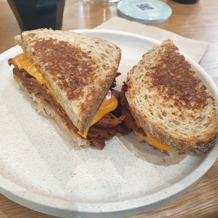 photo of Shift Eatery Reuben’s Vegan Brother Steve shared by @notjannie on  29 Sep 2022 - review