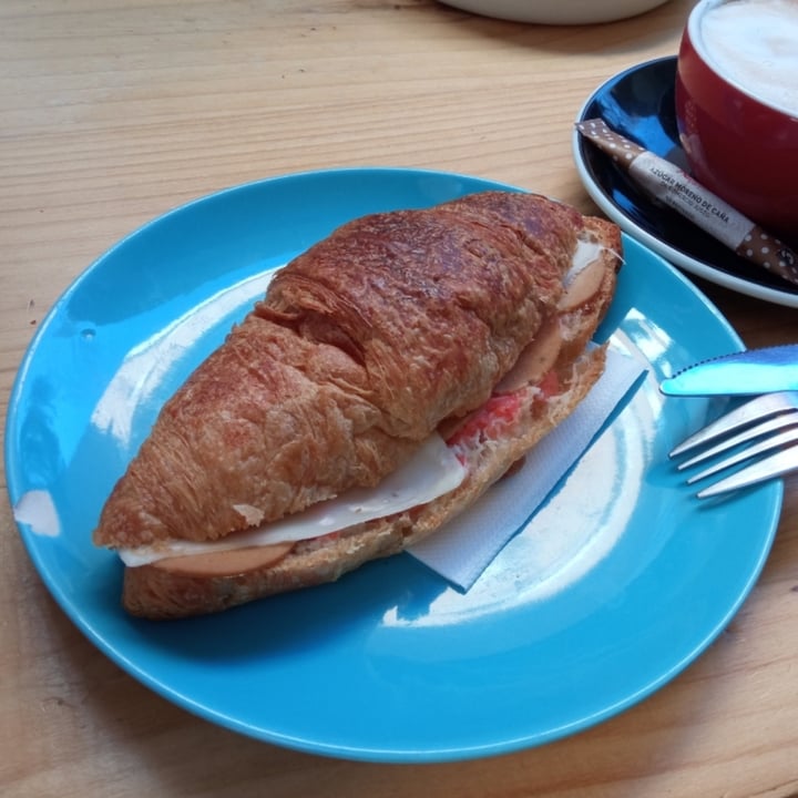 photo of MIMIMI Croissant Completo Vegano shared by @marmigar on  09 Feb 2021 - review