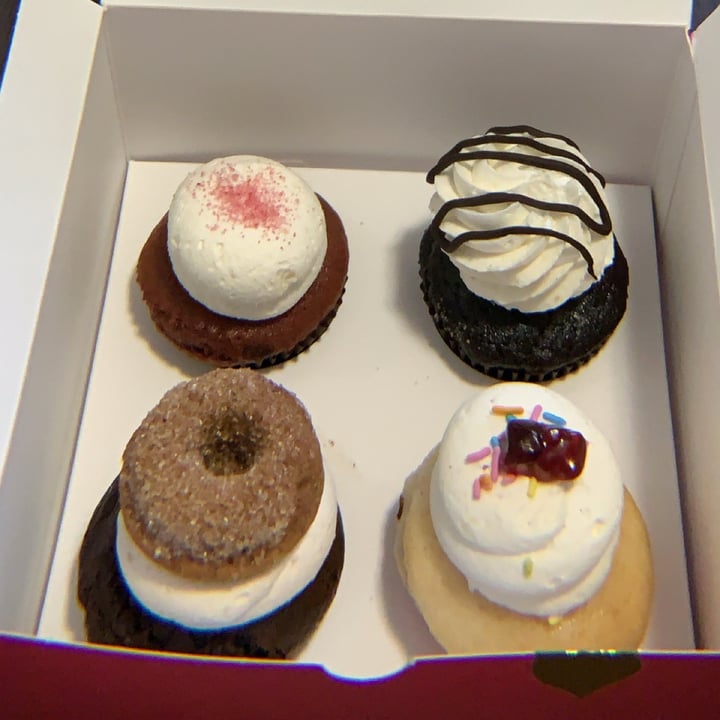 photo of Kelly's Bake Shoppe Cupcakes shared by @xtinababs on  06 Jan 2021 - review