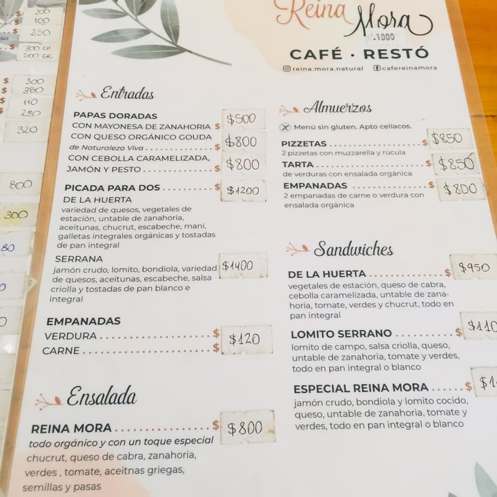 photo of Café Reina Mora Artemisa Vegano shared by @paoisnowvegan on  03 Apr 2022 - review