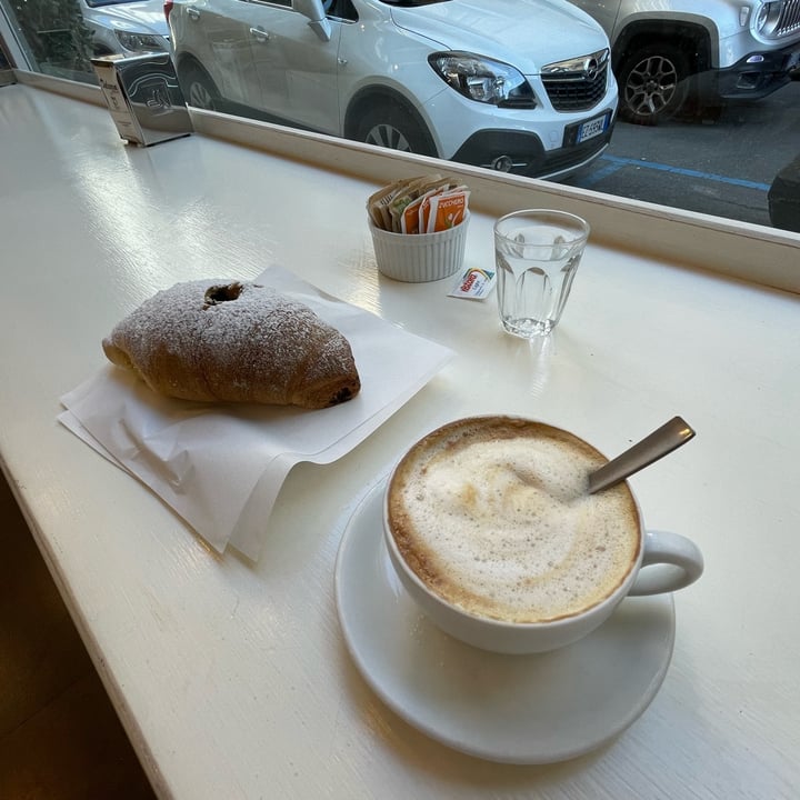 photo of Bar Dolcezza di Cuscunà Temistocle Croissants shared by @greta08 on  11 Dec 2021 - review