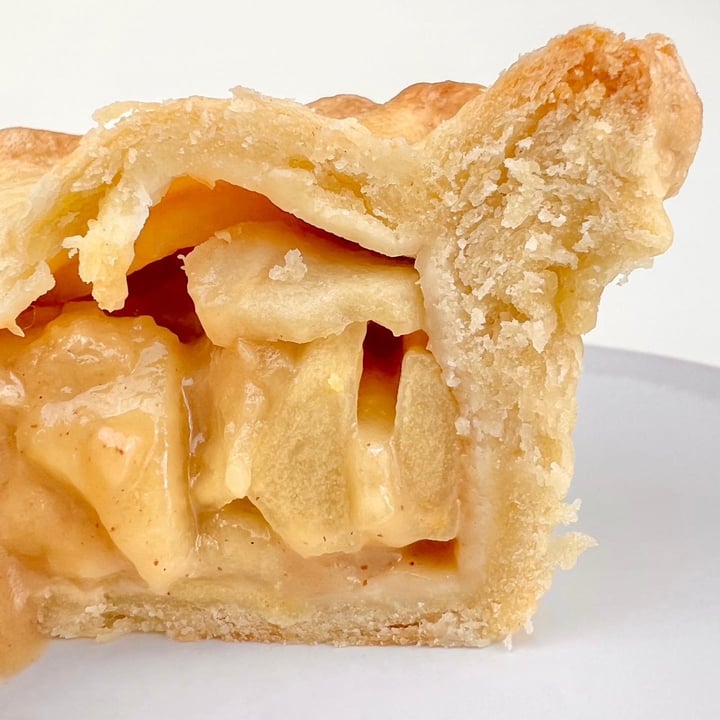 photo of Ben & Esther’s Vegan Delicatessen Apple Pie shared by @pdxveg on  24 Feb 2022 - review