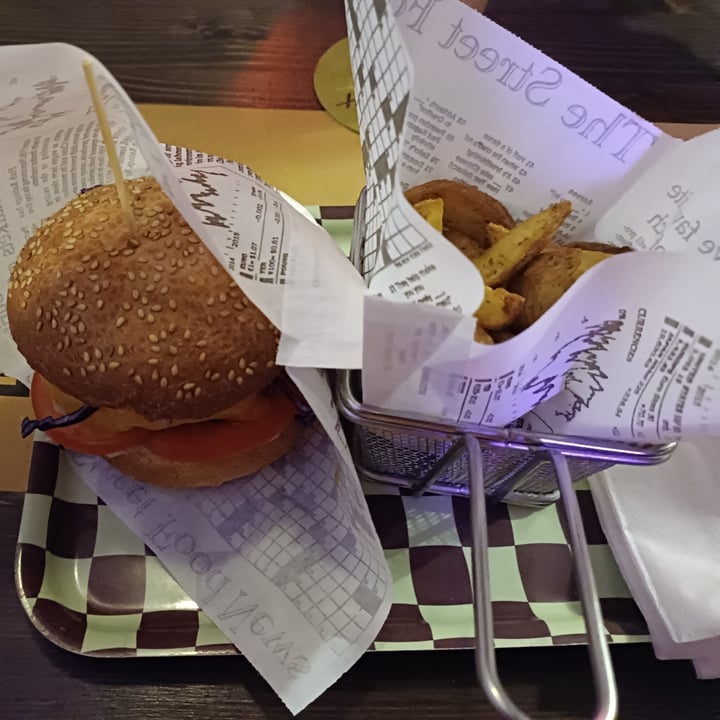 photo of Bierfabrik Milano Beyond meat burger shared by @rosita01 on  06 Apr 2022 - review