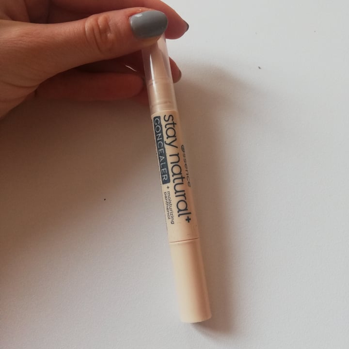 review photo of Essence stay natural concealer shared by @serenadorato on 23 Mar 2022 - review