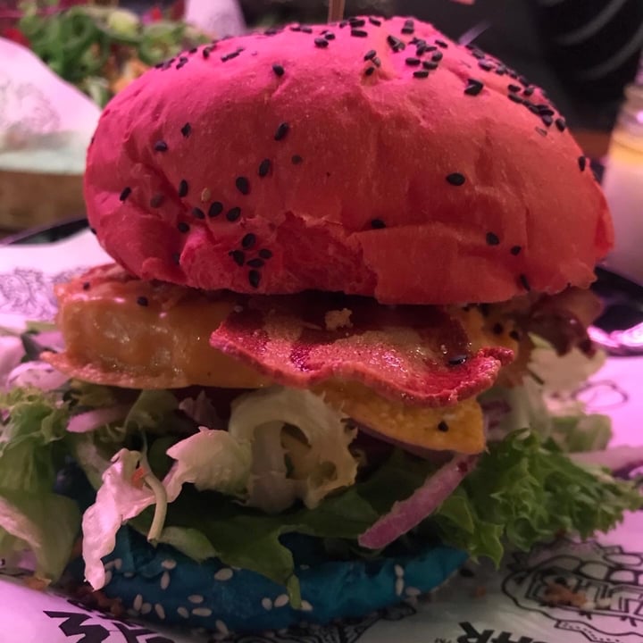 photo of Vegan Junk Food Bar Daddy Mc Chik’N burger shared by @thebethbethbeth on  27 Feb 2020 - review