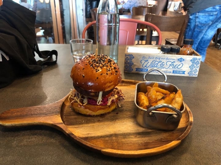 photo of Fahrenheit 600 Veg Ryan Burger shared by @nadiahfakh on  14 Oct 2019 - review