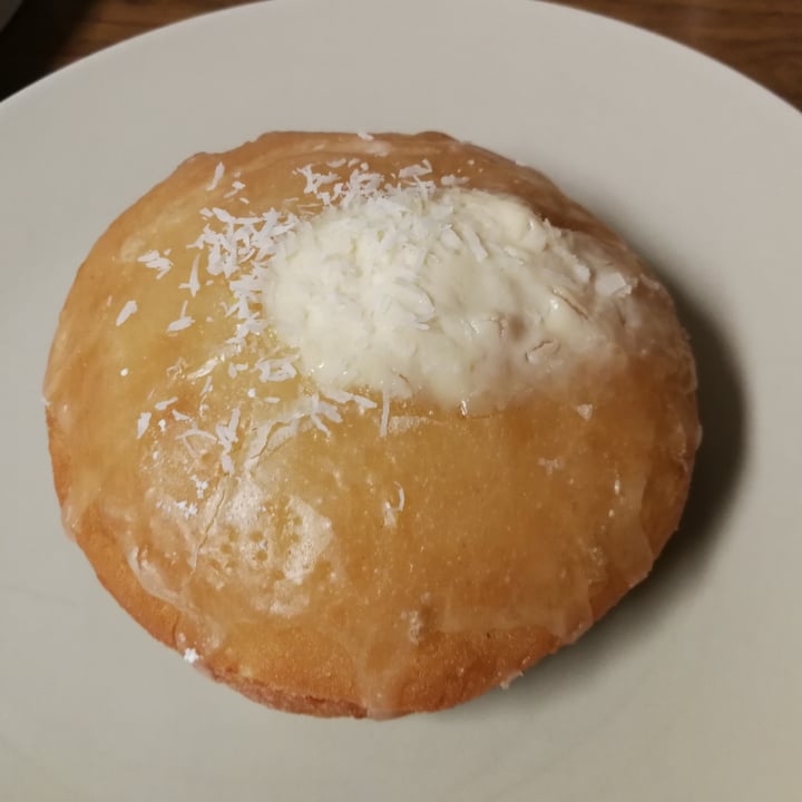 review photo of CrisLa sweets Bomba Piña Y Coco shared by @lorelorelein on 05 Jan 2022 - review