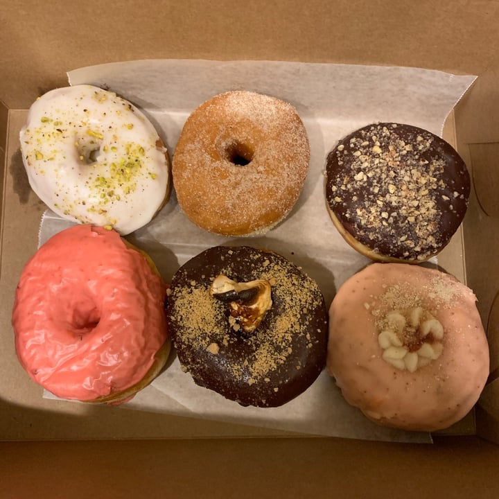 photo of Bloomer's Assorted Donuts shared by @sabrinarm on  06 Jan 2022 - review