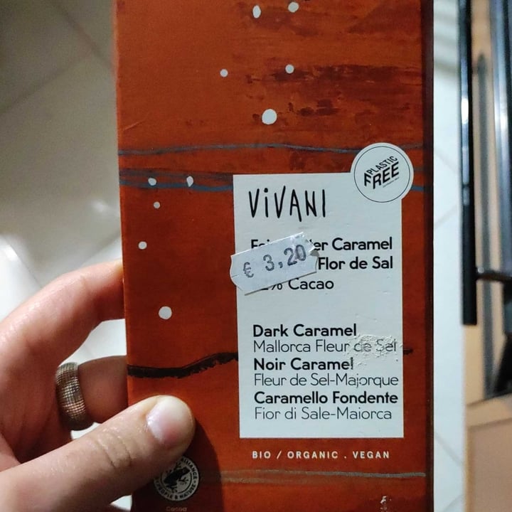 review photo of Vivani Cioccolato con caramello fondente shared by @airaliarres on 11 Apr 2022 - review