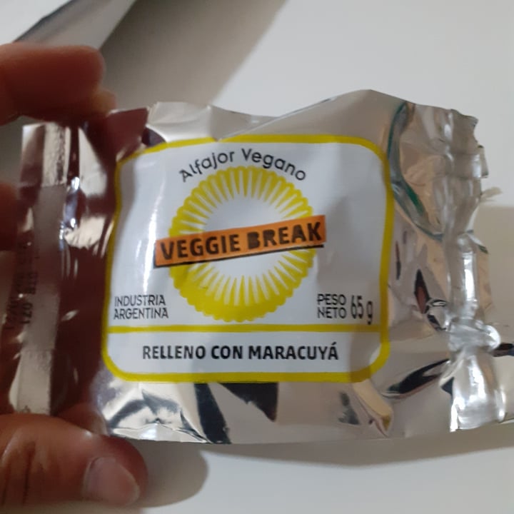 photo of Veggie Break Alfajor Vegano Relleno De Maracuya shared by @nehuenrodgz on  26 Oct 2021 - review