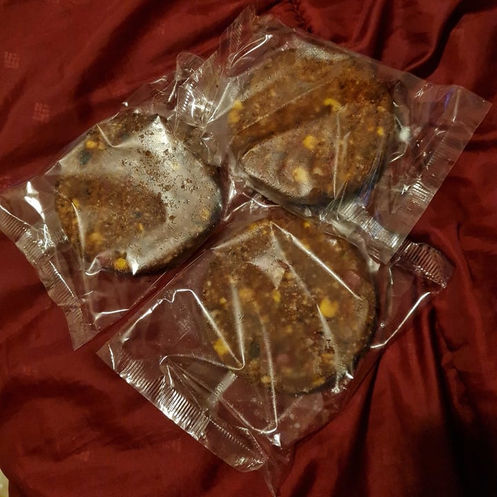 review photo of Dr. Praeger's Black Bean Quinoa Veggie Burgers shared by @zensscared on 03 Nov 2022 - review