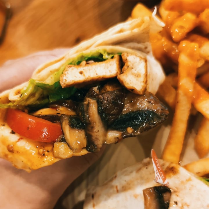 review photo of Nando's Sunway Putra Mall Portobello Mushroom And Tofu Wrap shared by @muzzypetra on 29 Mar 2021 - review
