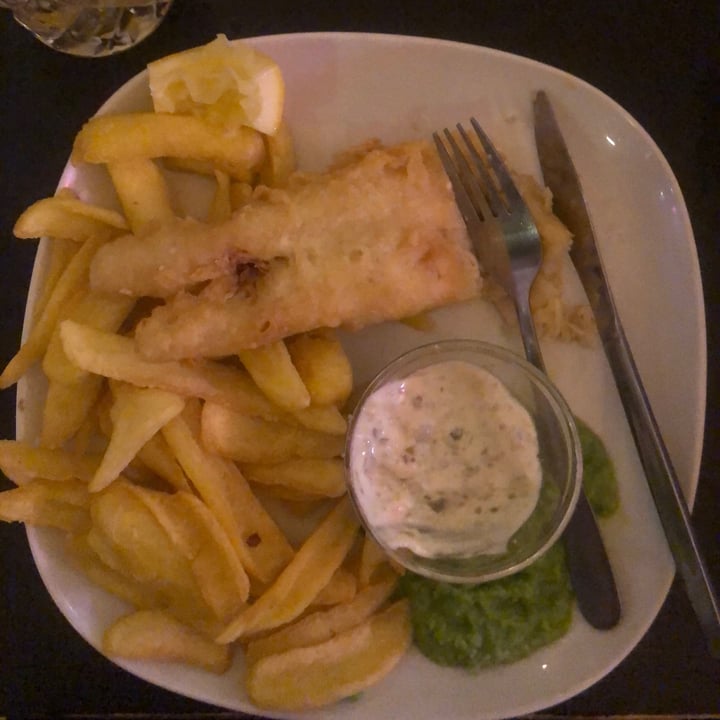 photo of CRAZY BASTARD SAUCE Vish ‘n Chips with Mashy Peas shared by @lilith1 on  14 Feb 2022 - review