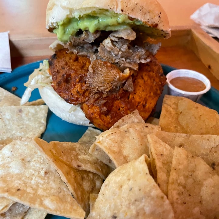 photo of Dalia Plant Power . Mex Hamburguesa shared by @afxvx on  19 May 2021 - review