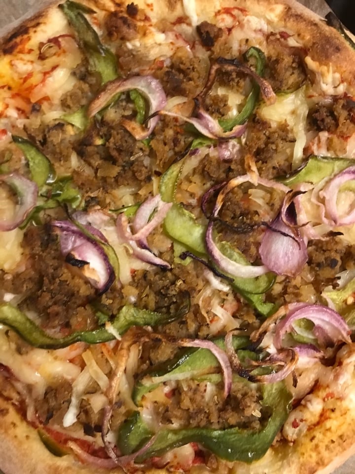 photo of Blackbird Foods Hand-Tossed Pizza Supreme shared by @samcclain on  22 Apr 2020 - review