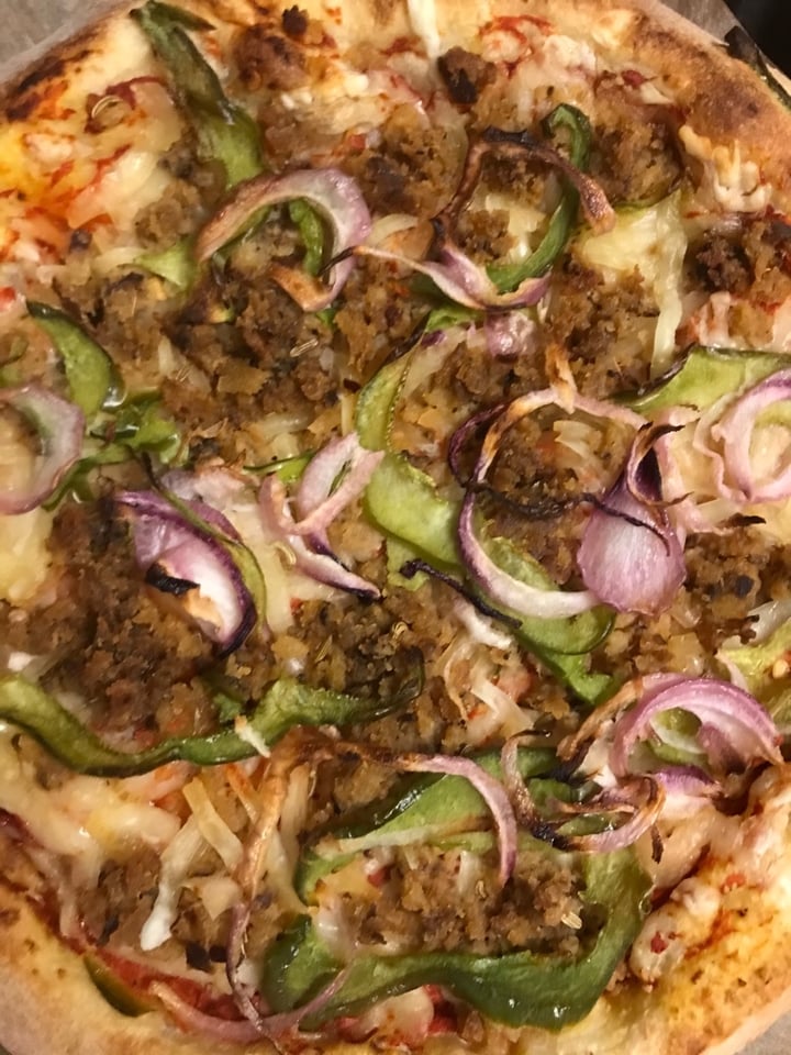 review photo of Blackbird Foods Hand-Tossed Pizza Supreme shared by @samcclain on 22 Apr 2020 - review