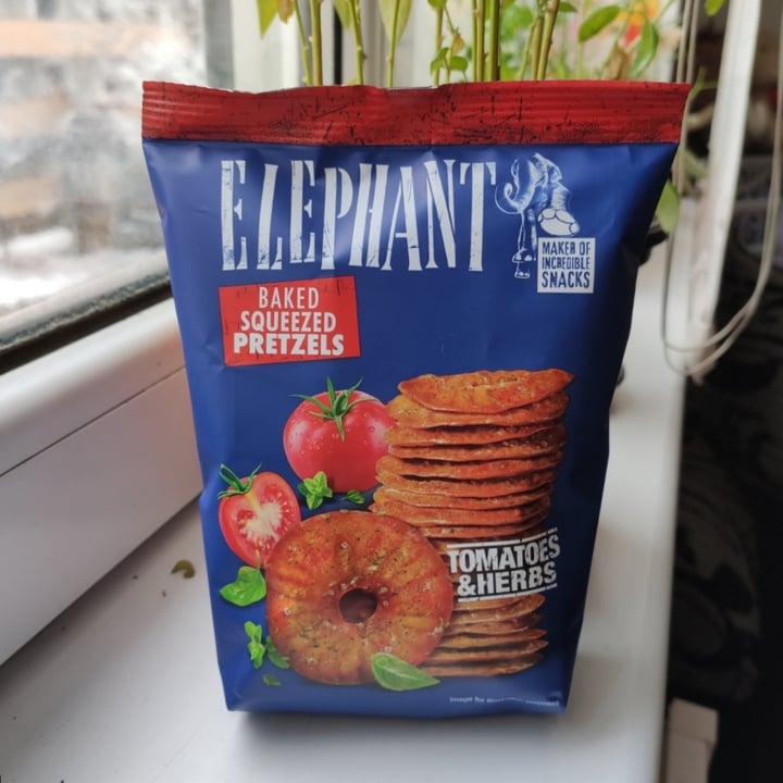 photo of Elephant Pretzel tomatoe and herbs shared by @flouredfingers on  17 Jan 2021 - review