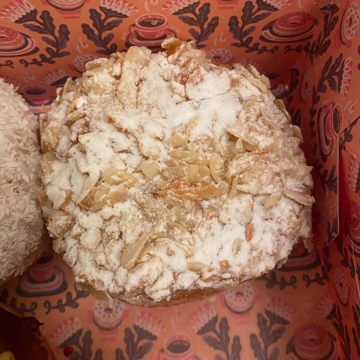 photo of Brammibal's Donuts Donut Bienenstich shared by @holasoymylk on  22 May 2021 - review