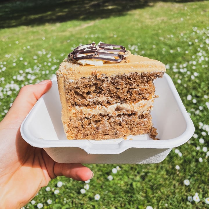 photo of Black Rabbit Coffee & Walnut cake shared by @tessdallapria on  23 Jul 2022 - review