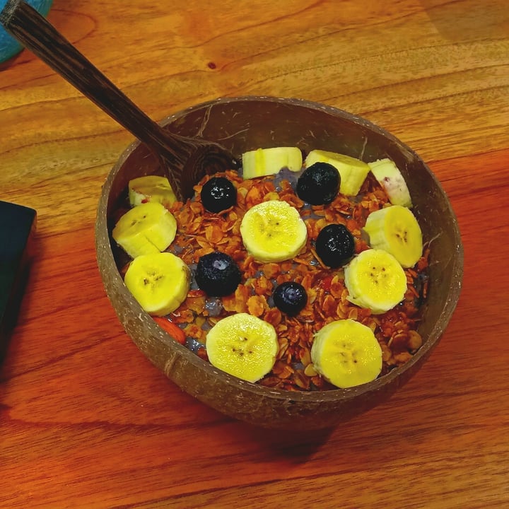 photo of Nuve Blue Berry bowl shared by @alexandravegan on  11 Jan 2022 - review