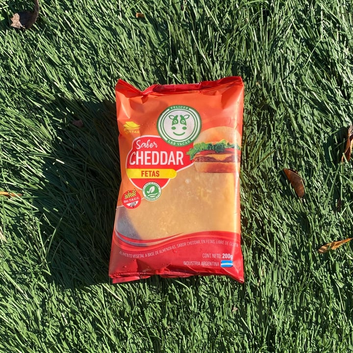 review photo of Felices Las Vacas Queso Cheddar en Fetas shared by @viickusosa on 25 Mar 2022 - review